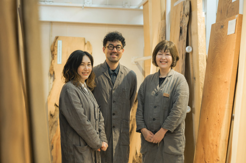 天板接客スタッフの３人